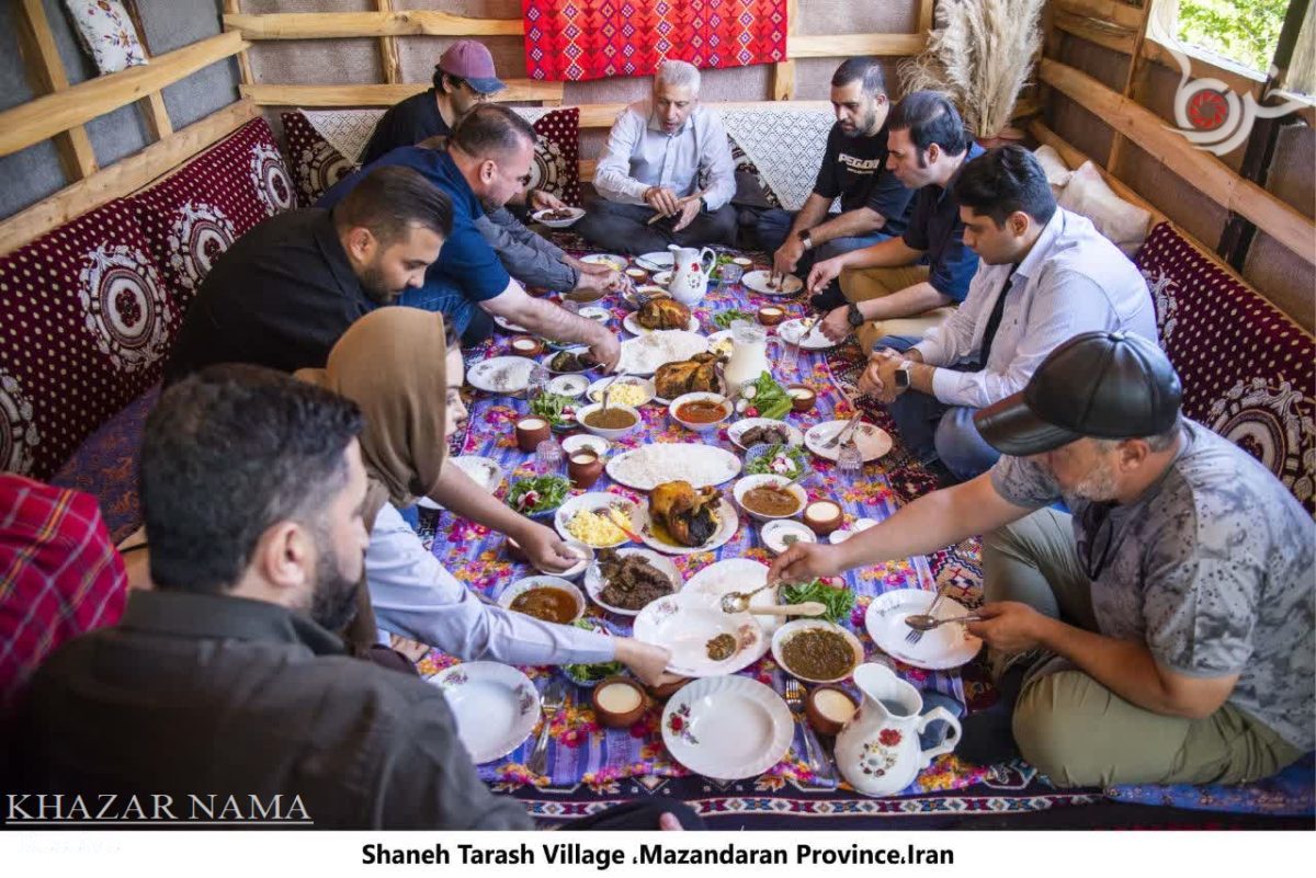 بازدید خبرنگاران خارجی از روستای شانه‌تراش تنکابن